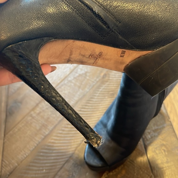 Bcbgmaxazria black leather booties - Picture 7 of 7